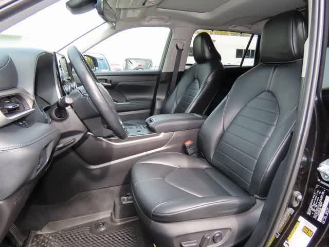 used 2021 Toyota Highlander Hybrid car, priced at $36,599