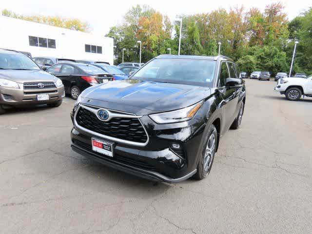 used 2021 Toyota Highlander Hybrid car, priced at $36,599