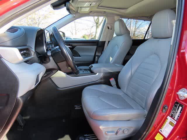 used 2021 Toyota Highlander car, priced at $33,999