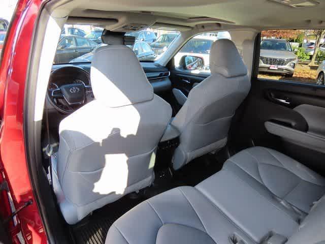 used 2021 Toyota Highlander car, priced at $33,999