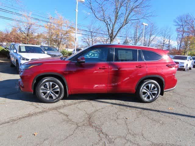 used 2021 Toyota Highlander car, priced at $33,999