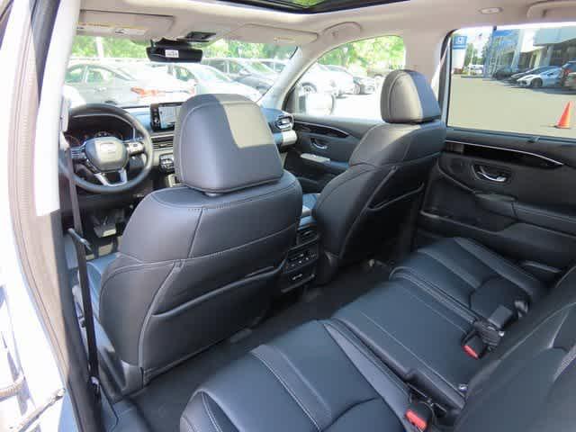 new 2025 Honda Pilot car, priced at $52,495