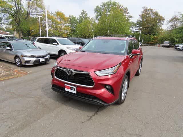 used 2021 Toyota Highlander car, priced at $35,047