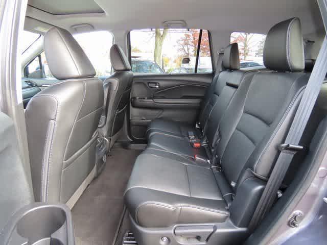 used 2022 Honda Pilot car, priced at $32,999