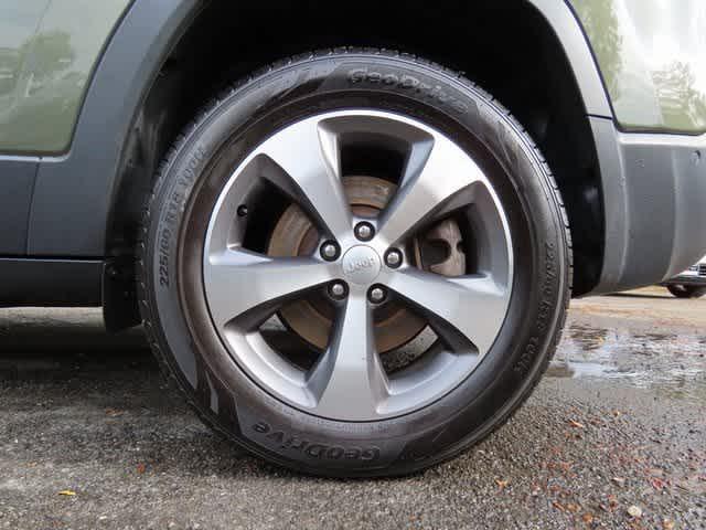 used 2021 Jeep Cherokee car, priced at $21,104