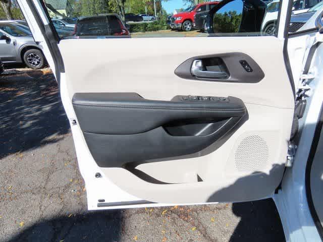 used 2024 Chrysler Pacifica car, priced at $35,800