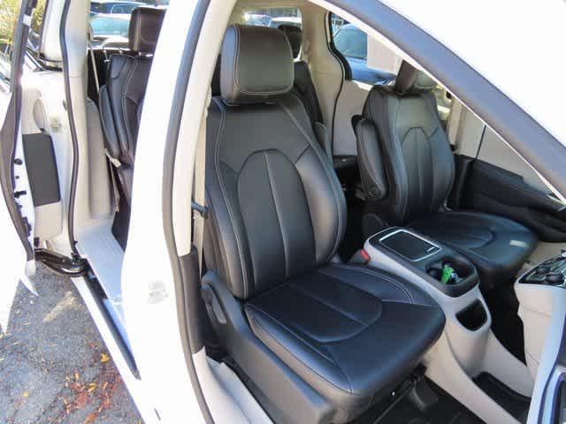 used 2024 Chrysler Pacifica car, priced at $35,800