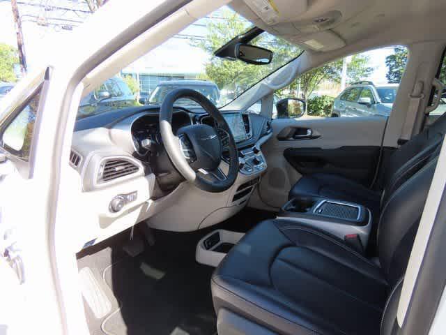 used 2024 Chrysler Pacifica car, priced at $35,800