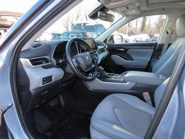 used 2021 Toyota Highlander car, priced at $32,999