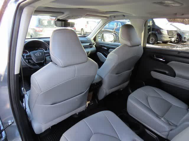 used 2021 Toyota Highlander car, priced at $32,999