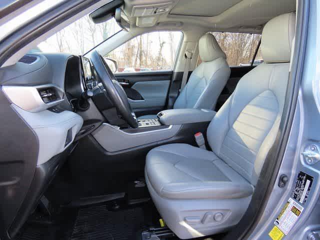 used 2021 Toyota Highlander car, priced at $32,999