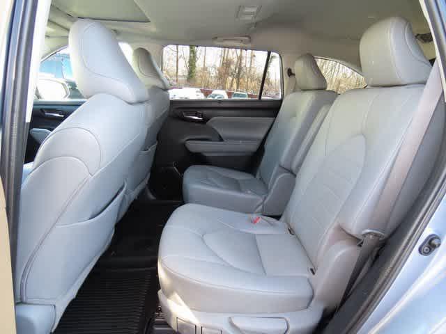 used 2021 Toyota Highlander car, priced at $32,999