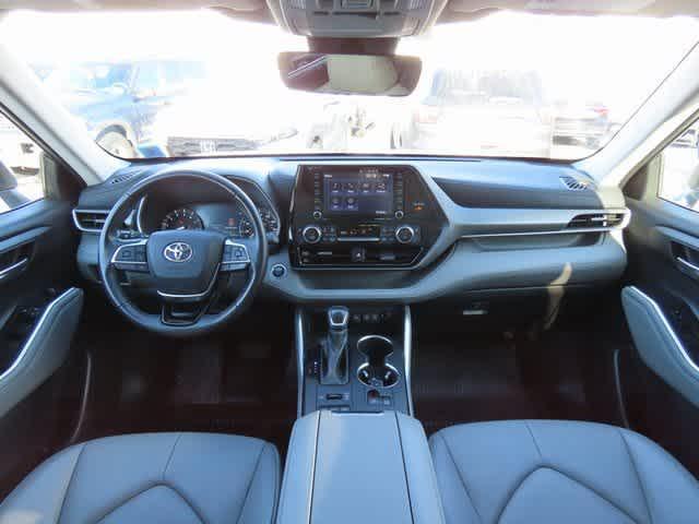 used 2021 Toyota Highlander car, priced at $32,999