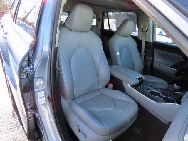 used 2021 Toyota Highlander car, priced at $32,999