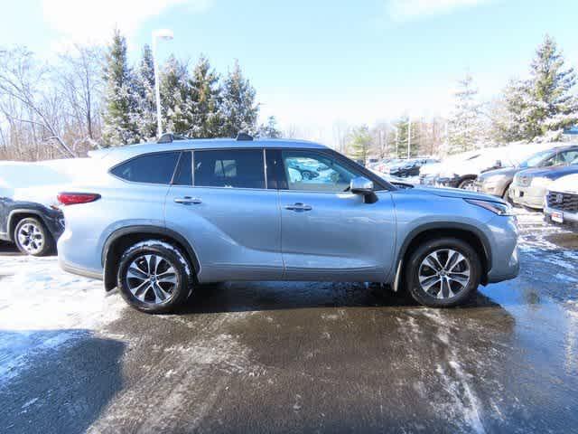 used 2021 Toyota Highlander car, priced at $32,999