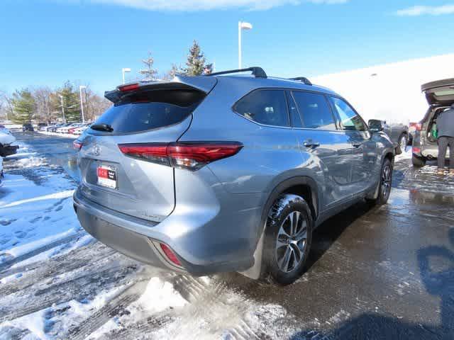 used 2021 Toyota Highlander car, priced at $32,999