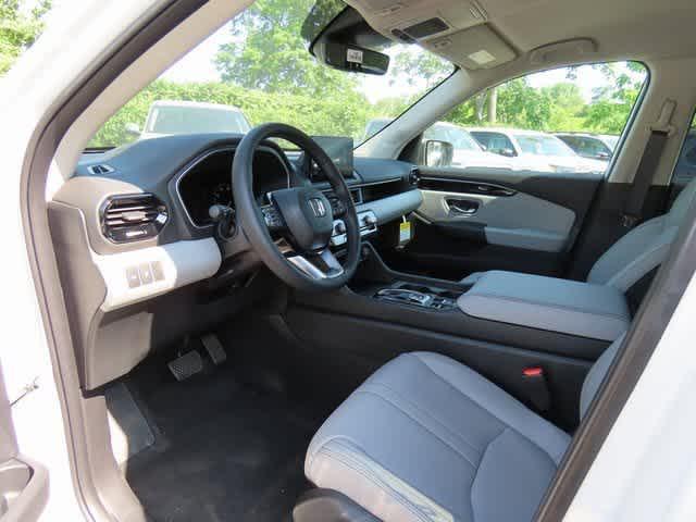 new 2025 Honda Pilot car, priced at $47,550
