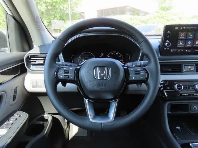 new 2025 Honda Pilot car, priced at $47,550