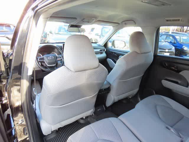 used 2022 Toyota Highlander car, priced at $30,999