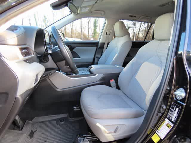 used 2022 Toyota Highlander car, priced at $30,999