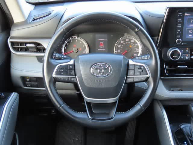 used 2022 Toyota Highlander car, priced at $30,999