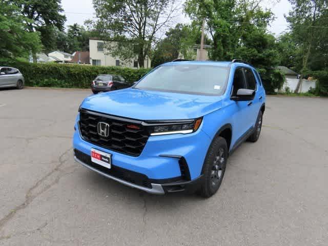 new 2025 Honda Pilot car, priced at $50,950