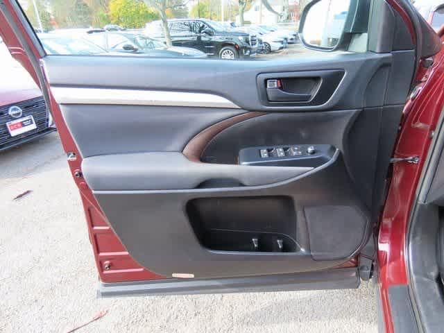 used 2019 Toyota Highlander car, priced at $21,989
