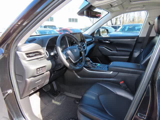 used 2024 Toyota Highlander car, priced at $40,600