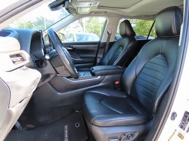used 2024 Toyota Highlander car, priced at $38,313