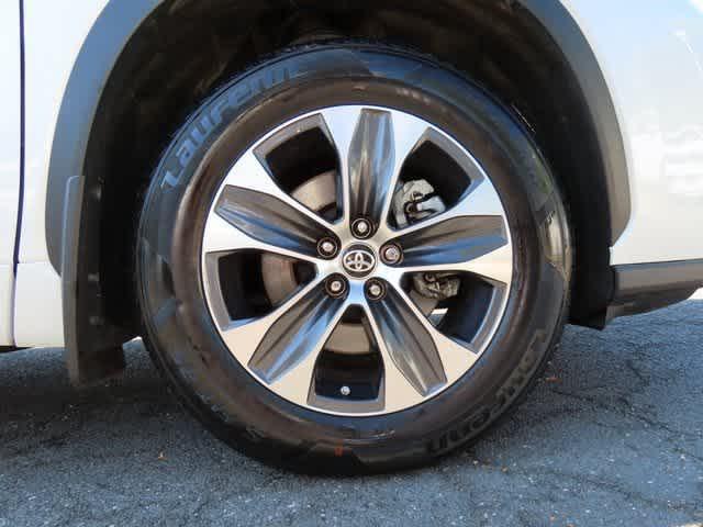 used 2024 Toyota Highlander car, priced at $38,313