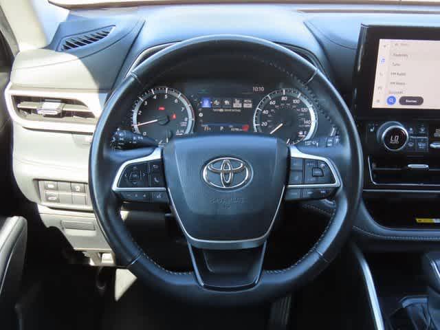 used 2024 Toyota Highlander car, priced at $38,313