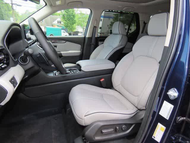 new 2025 Honda Pilot car, priced at $56,250