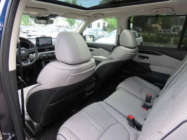 new 2025 Honda Pilot car, priced at $56,250