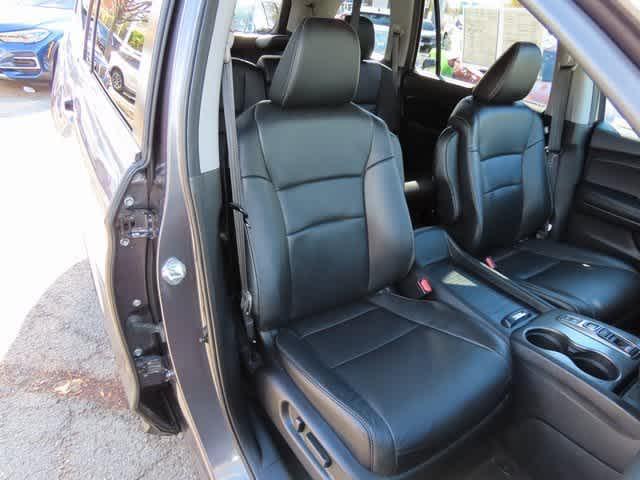 used 2022 Honda Pilot car, priced at $29,879