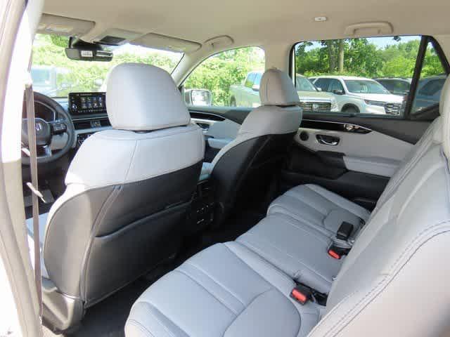 new 2025 Honda Pilot car, priced at $47,550