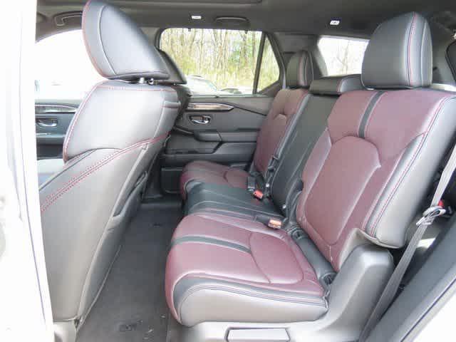 new 2025 Honda Pilot car, priced at $57,215
