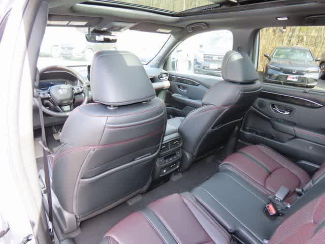 new 2025 Honda Pilot car, priced at $57,215