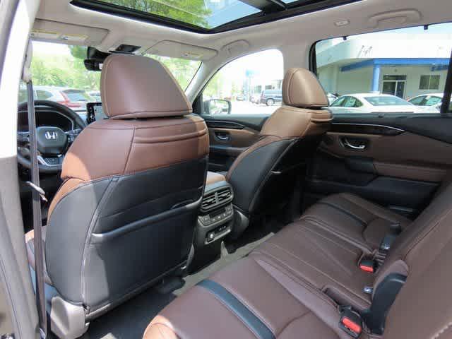 new 2025 Honda Pilot car, priced at $54,530