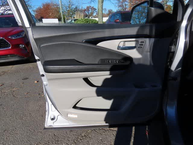 used 2021 Honda Pilot car, priced at $28,549