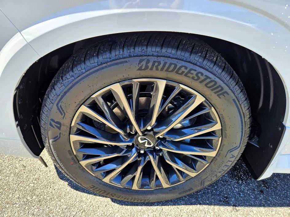 new 2026 INFINITI QX80 car, priced at $118,075