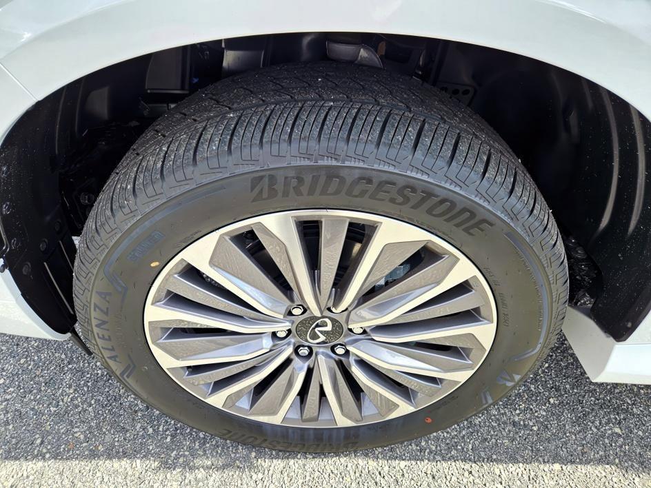 new 2025 INFINITI QX80 car, priced at $99,400