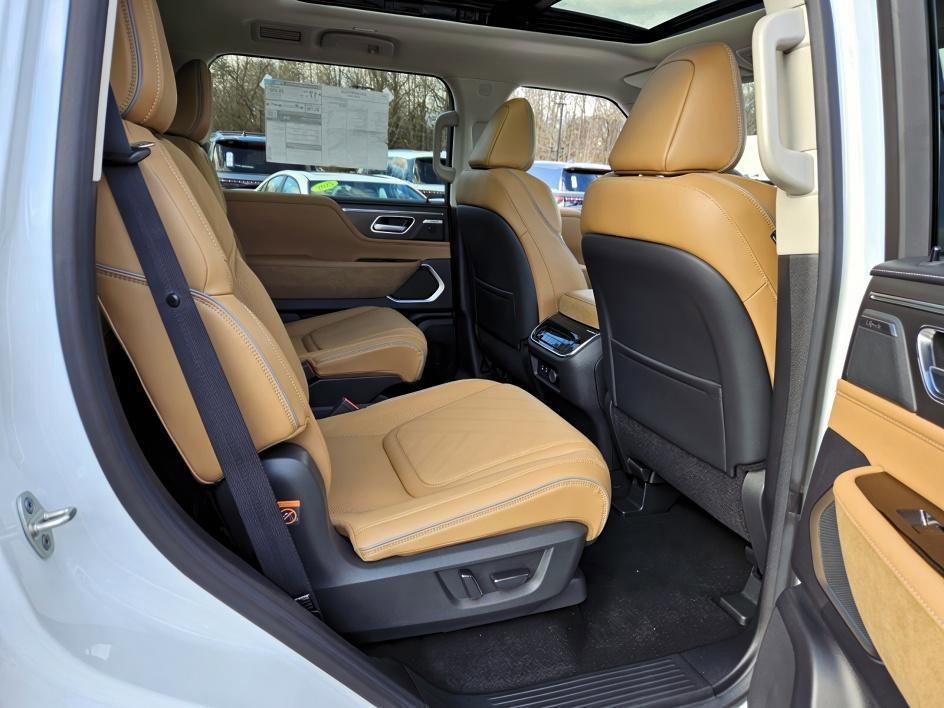 new 2025 INFINITI QX80 car, priced at $96,100