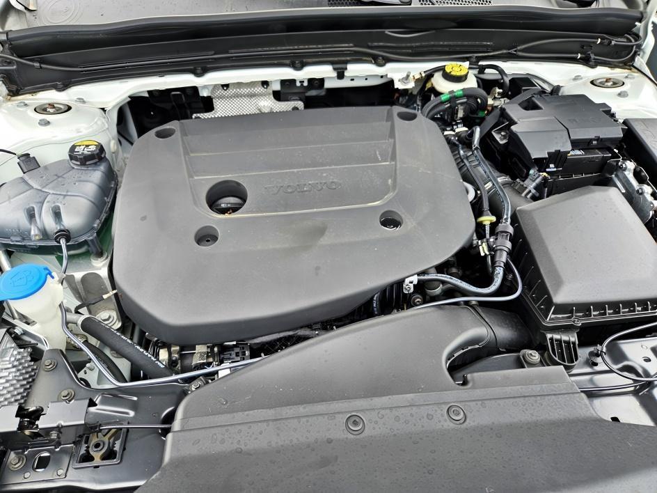 used 2024 Volvo XC40 car, priced at $37,649