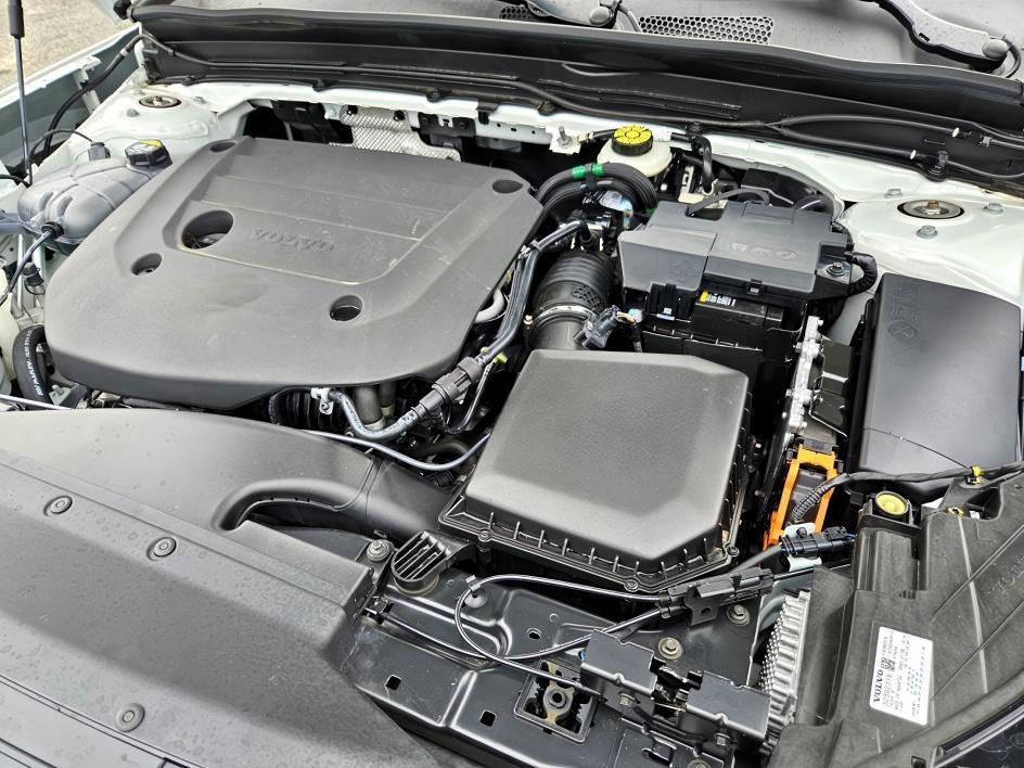 used 2024 Volvo XC40 car, priced at $37,649