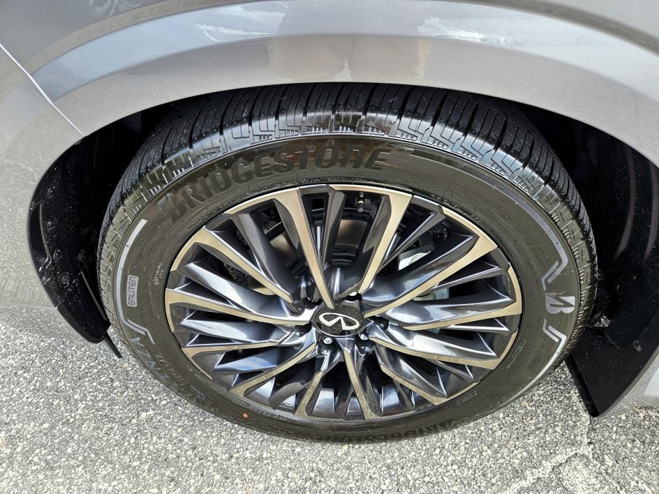 new 2025 INFINITI QX80 car, priced at $116,255