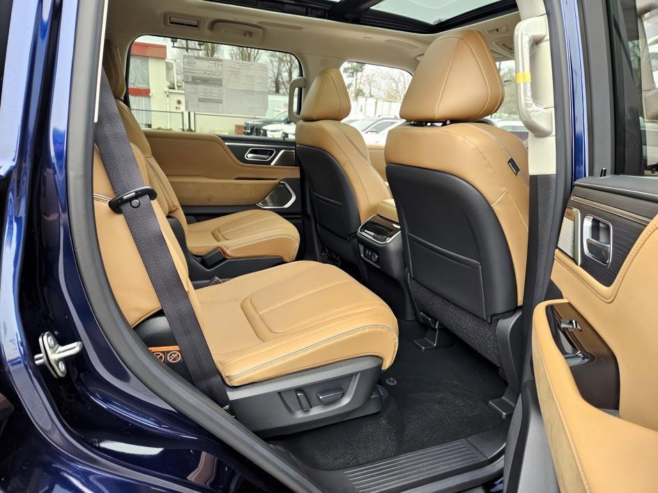 new 2025 INFINITI QX80 car, priced at $104,920
