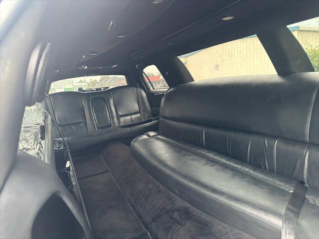 used 2002 Lincoln Town Car car, priced at $10,950