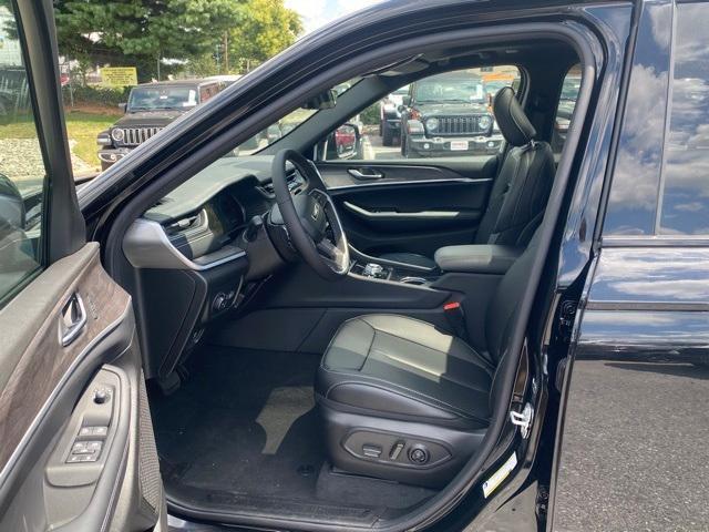 new 2025 Jeep Grand Cherokee car, priced at $41,500