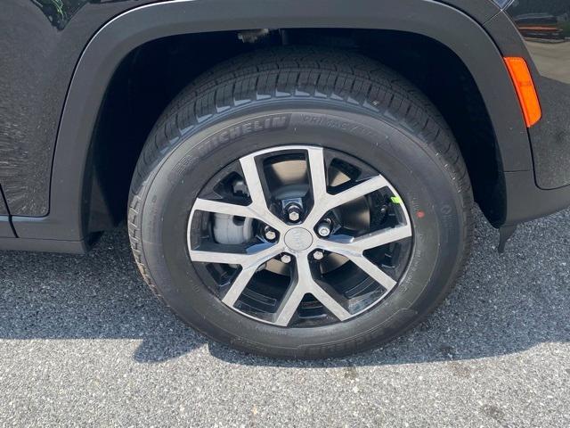 new 2025 Jeep Grand Cherokee car, priced at $41,500