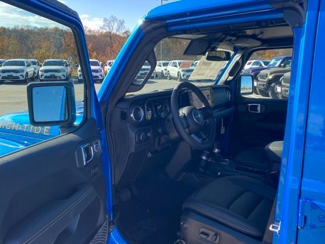 new 2025 Jeep Gladiator car, priced at $49,090